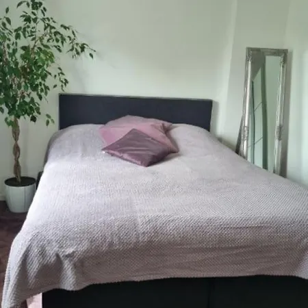 Cheerful 3 Bedroom With Hot Tub Hotell 4*