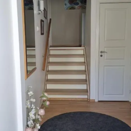 Hotell Cheerful 3 Bedroom With Hot Tub 4*