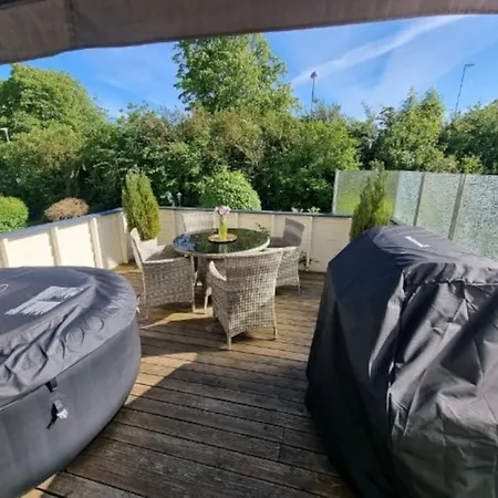 Cheerful 3 Bedroom With Hot Tub Hotell Stavanger