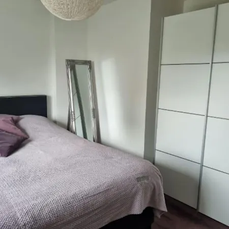 Hotell Cheerful 3 Bedroom With Hot Tub Stavanger