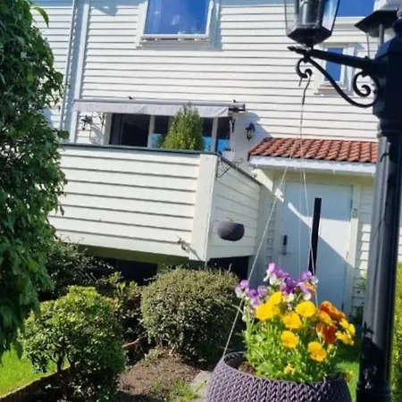 Cheerful 3 Bedroom With Hot Tub Hotell Stavanger