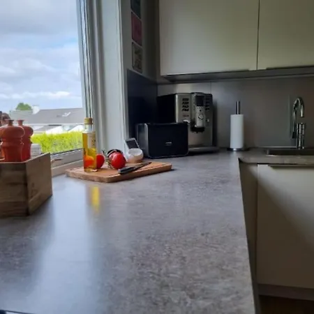 Cheerful 3 Bedroom With Hot Tub Hotell