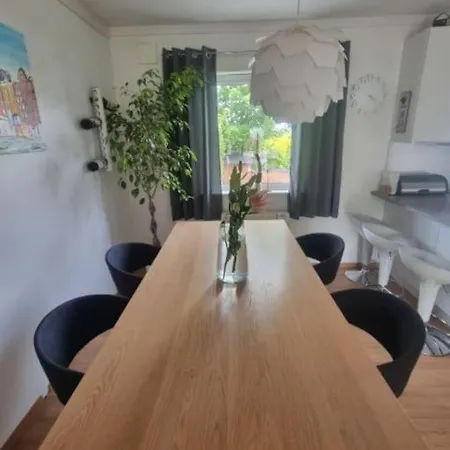 Cheerful 3 Bedroom With Hot Tub Hotell 4*