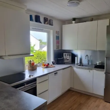Hotell Cheerful 3 Bedroom With Hot Tub 4*