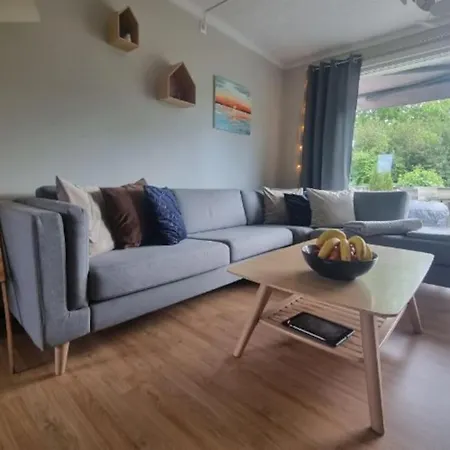 Hotell Cheerful 3 Bedroom With Hot Tub Stavanger