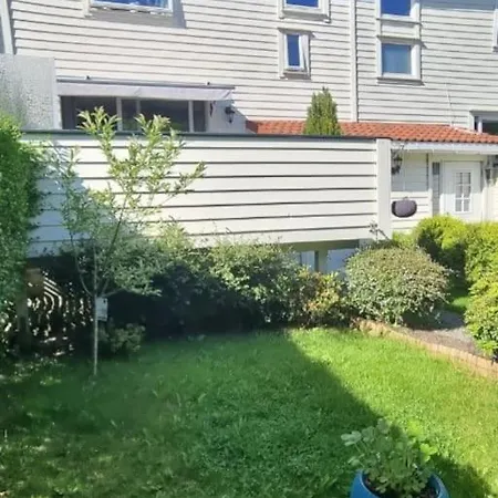 Cheerful 3 Bedroom With Hot Tub
