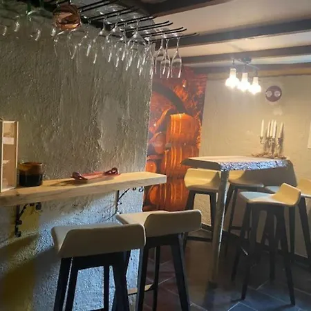 Cheerful 3 Bedroom With Hot Tub Hotell